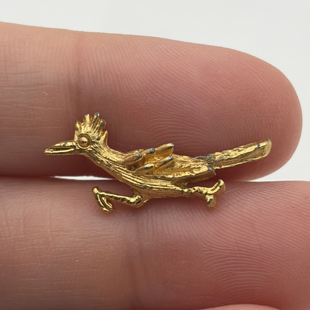 Roadrunner Bird Running Tiny Gold Tone Lapel Hat Pin